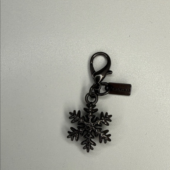 SOLD Coach gunmetal snowflake keychain purse charm lobster clip metal accessory - Picture 3 of 6